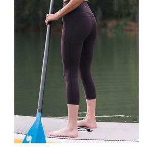 Zyia wine brilliant high rise pocket capris size 4